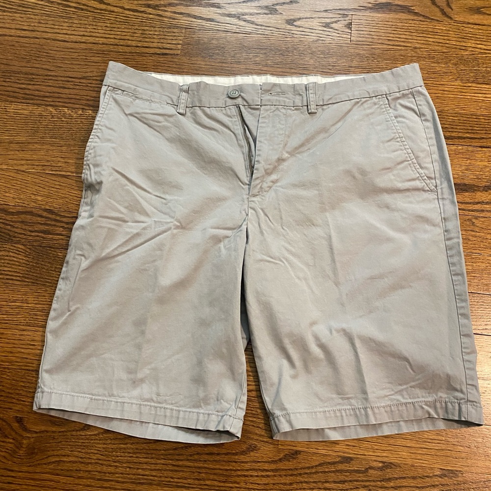 Men’s gray shorts. Size 36